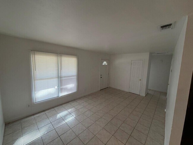 Foto del edificio - 6452 Tanner St