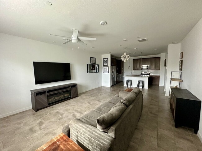 Building Photo - 4077 S Sabrina Dr