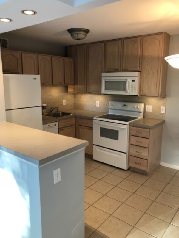 2807 Pembroke Ln Unit 21A, Saint Joseph, MO 64506 Condo for Rent in