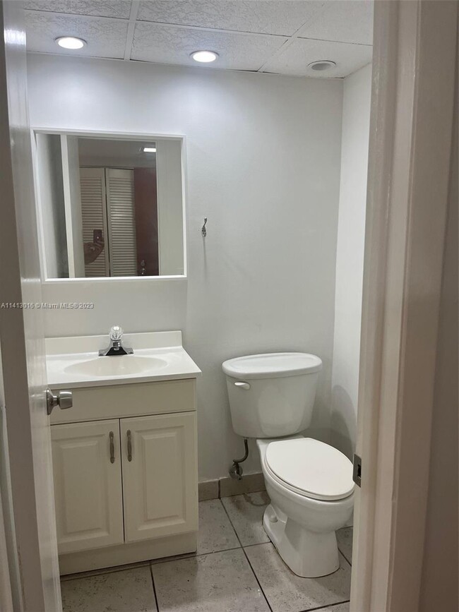 Foto del edificio - 9390 W Flagler St