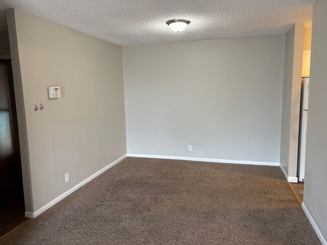 Foto del edificio - 515 Basswood Ave