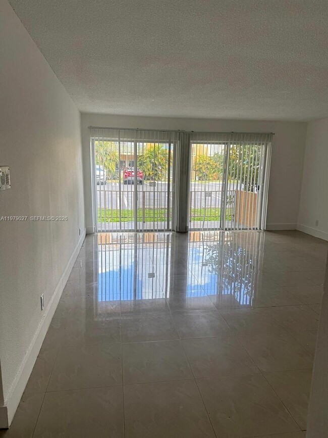 Foto del edificio - 17911 NW 68th Ave