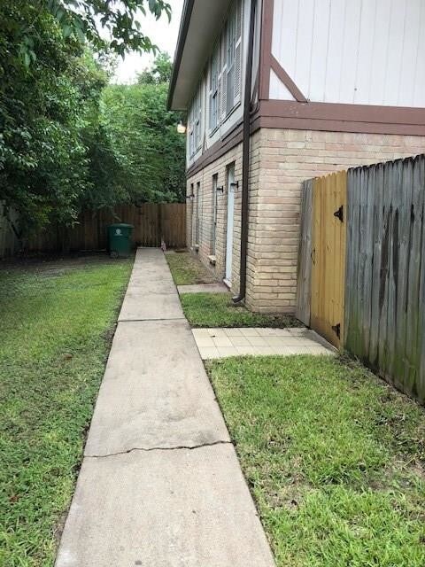 Foto del edificio - 8811 Carousel Ln