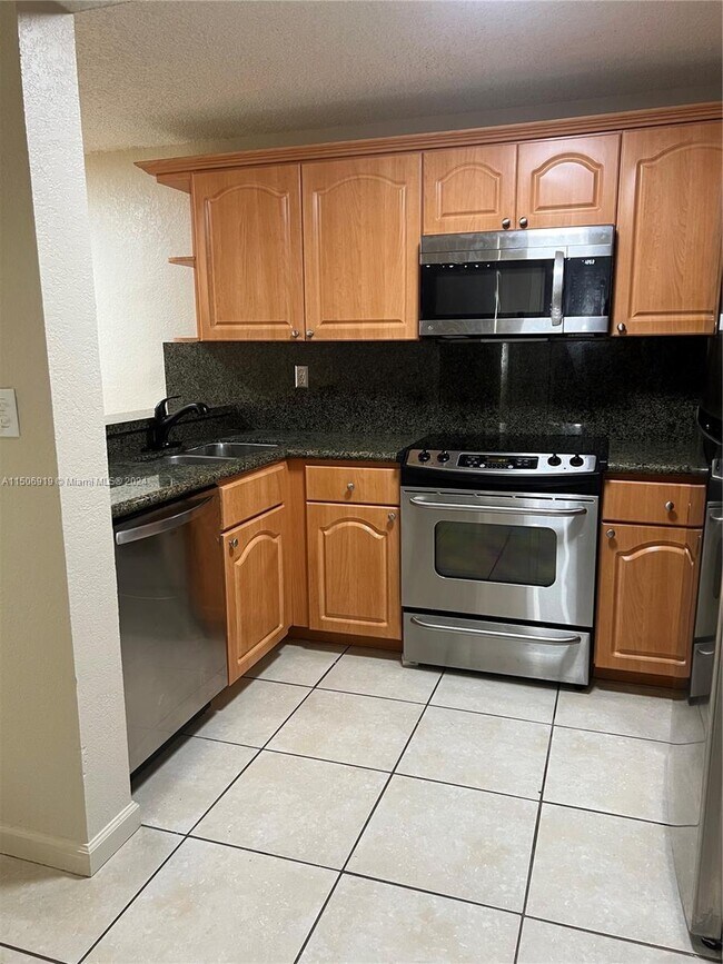 Foto del edificio - 210 SW 11th St