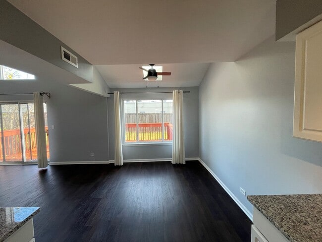 Building Photo - 930 Noel Ct