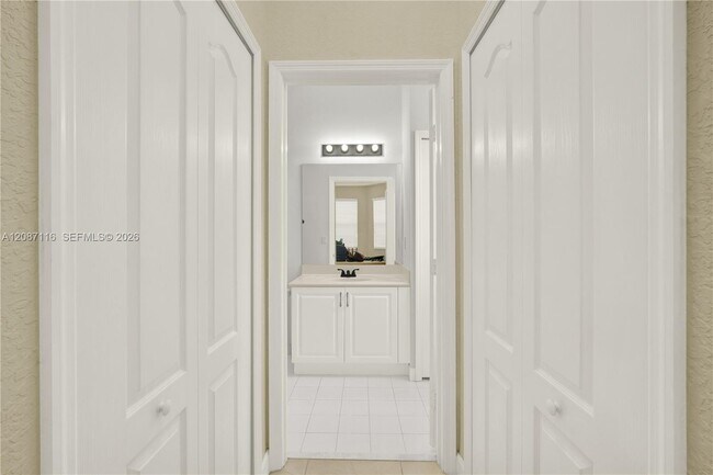 Foto del edificio - 8324 NW 115th Ct