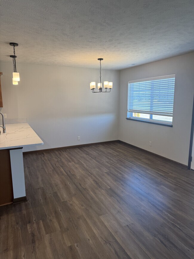 Foto del edificio - 321 W Samuel Ave