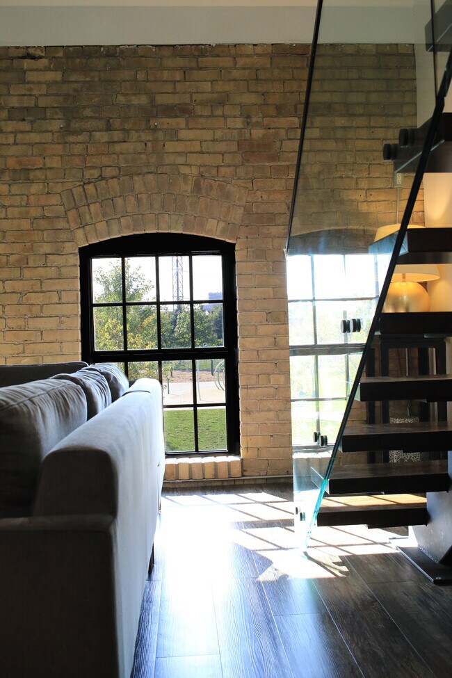 Building Photo - 31 Powerhouse St