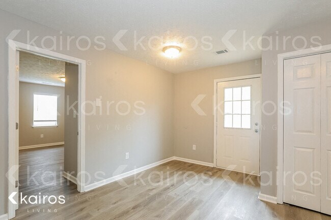 Building Photo - 415 Deer Park Dr