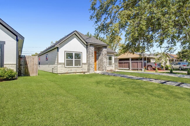 Building Photo - 1809 13th St