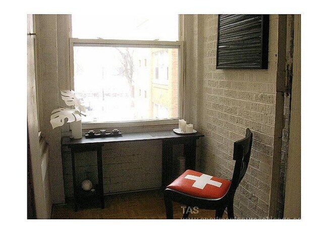 Building Photo - 5055 N Damen Ave