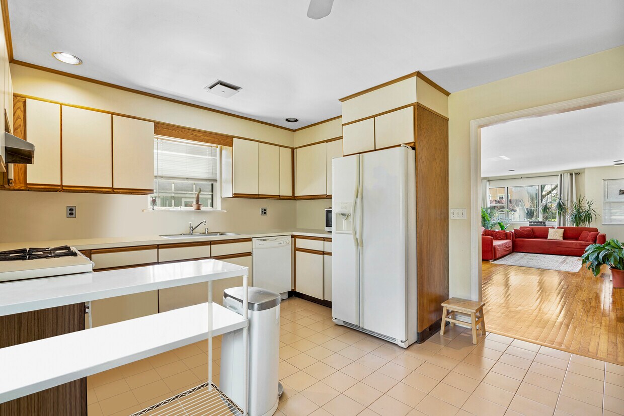 274 5th Ave, New Rochelle, NY 10801 House Rental in New Rochelle, NY