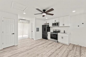 Building Photo - 900 S Tool Dr