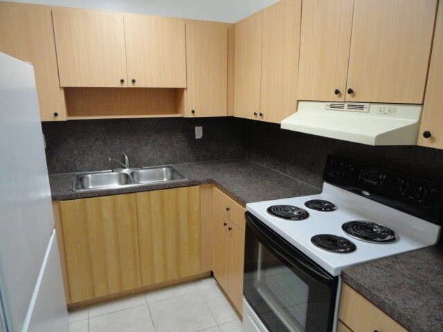 Foto del edificio - 1825 W 56th St