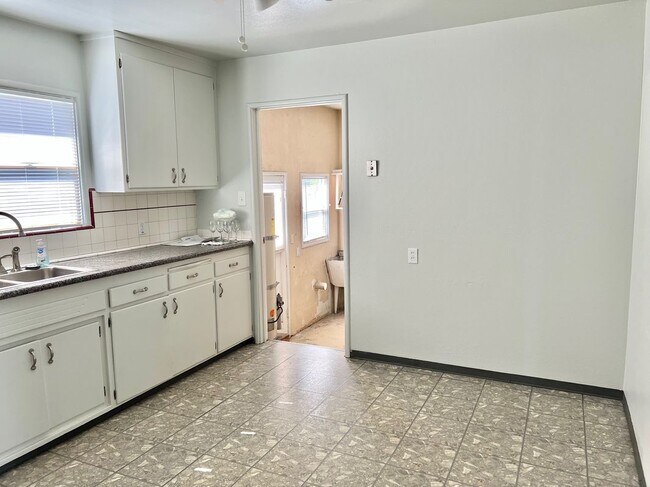 Foto del edificio - 3594 Somerset Ave