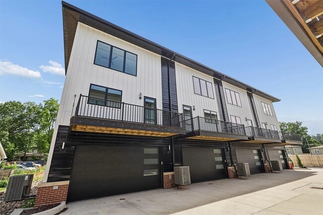 Building Photo - 4844 Ingersoll Ave