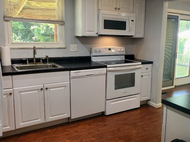 Building Photo - 3327 Beachworth Dr
