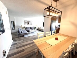 Building Photo - 17021 N Bay Rd