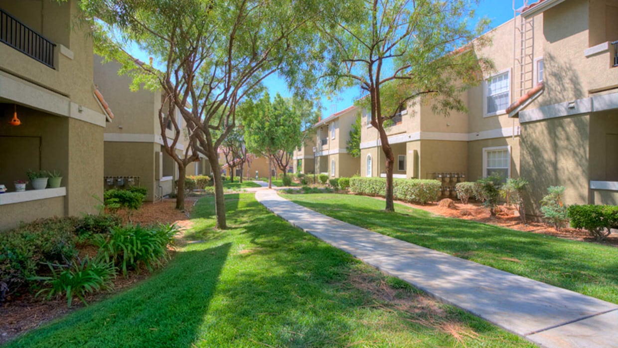 Ridgewood Village Apartments in San Diego, CA