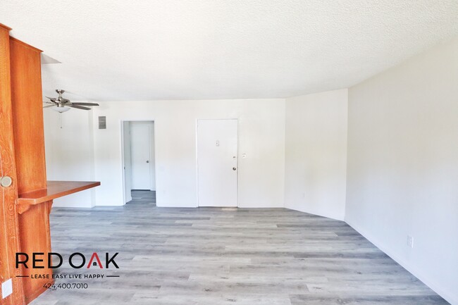 Foto del edificio - 7508 Canby Ave