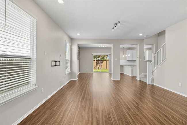Foto del edificio - 320 Lemon Light Ln