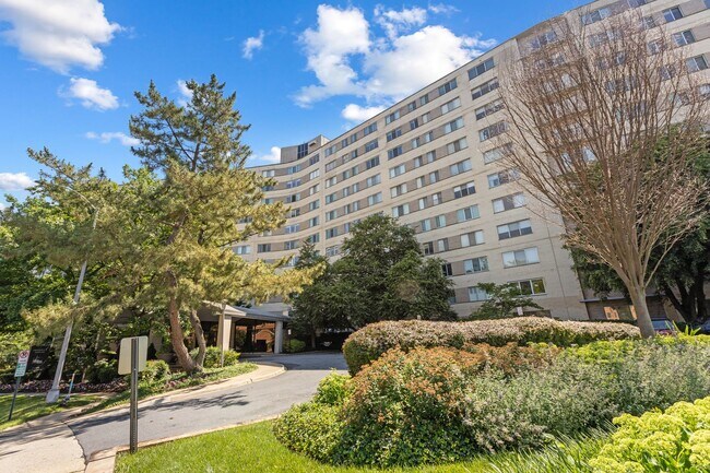 Foto del edificio - Beautiful Modern 2 level, 1-Bedroom Condo ...