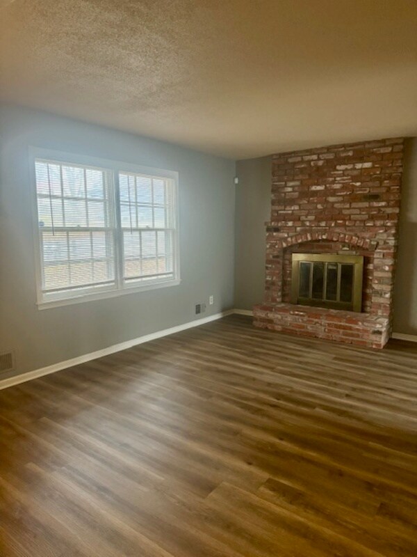 Building Photo - 11700 E 56 St