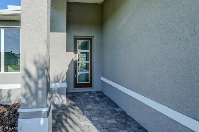 Building Photo - 428 SW 28th Pl