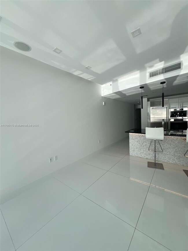 Foto del edificio - 17121 Collins Ave