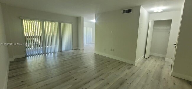 Building Photo - 10641 SW 108th Ave