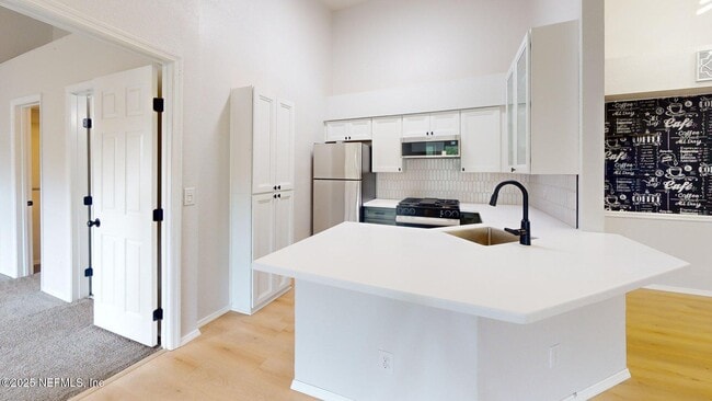 Building Photo - 13810 Sutton Park Dr N