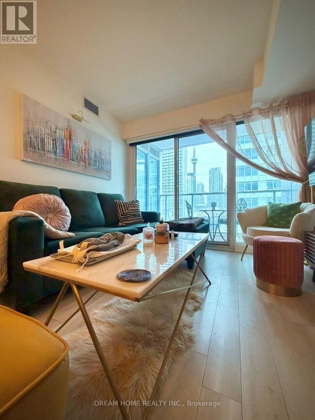 Building Photo - 19 Bathurst St