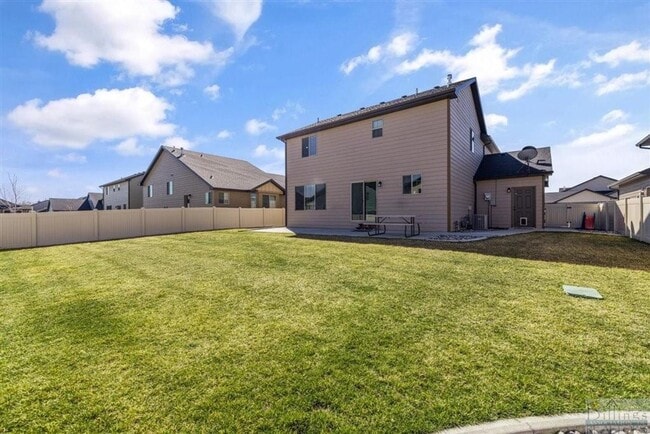 Building Photo - 4 bed 2.5 bath home for rent!