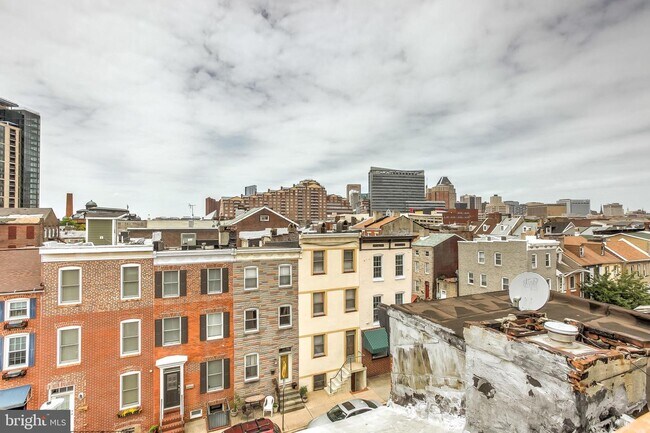 Building Photo - 307 S Exeter St