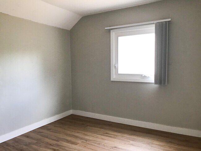 Foto del edificio - 685 Fir Gardens St NW