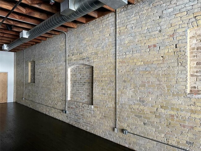 Building Photo - 411 Brazos St