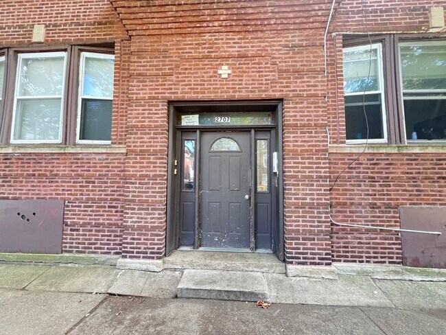 Foto del edificio - 2707 E 78th St