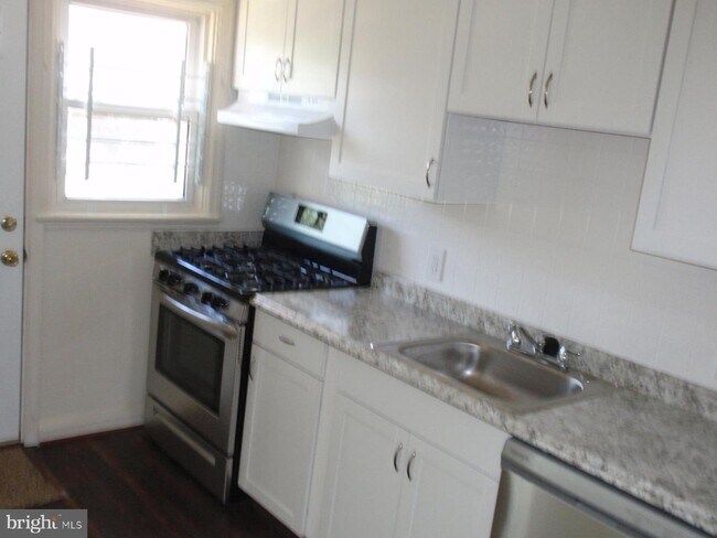 Foto del edificio - 1651 Stonewood Rd