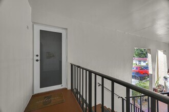 Building Photo - 203 Lake Carol Dr