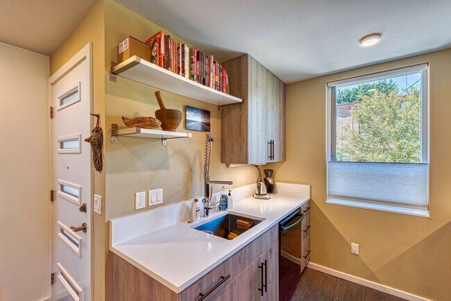 Building Photo - Fremont Townhome