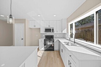 Building Photo - 2207 Anthony-Hay Ln