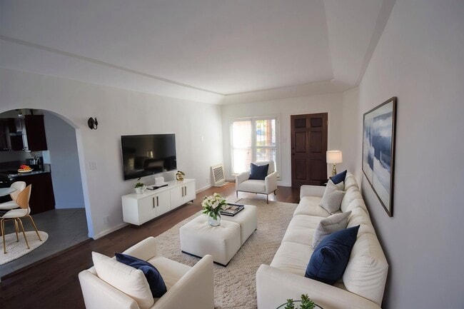 Building Photo - 1415 S Sierra Bonita Ave