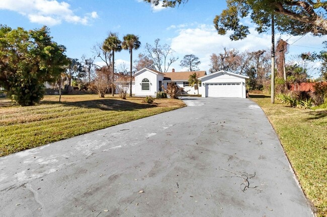 4/3 Lakefront Home for Rent – 1 Acre – Near College Park & Downtown Orlando - 4/3 Lakefront Home for Rent – 1 Acre – Near College Park & Downtown Orlando