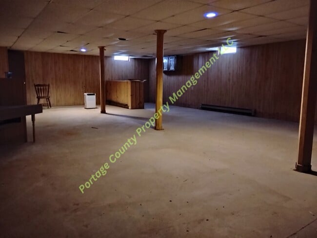 Building Photo - 706 E Hickory St