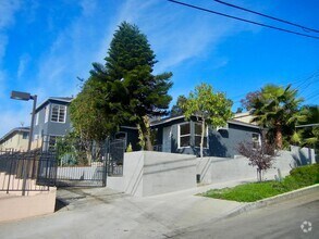 Building Photo - 1313 Douglas St
