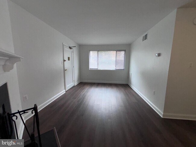Foto del edificio - 3815 Davis Pl NW