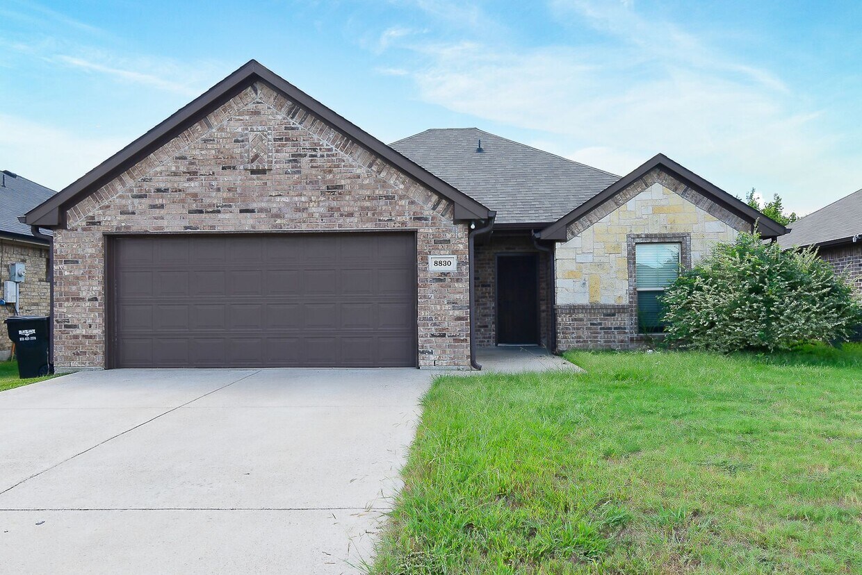 Foto principal - 8830 Kiowa- 2016 Custom Built Home!!!