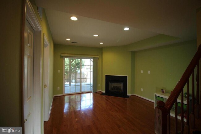 Foto del edificio - 12010 Lynford Ln