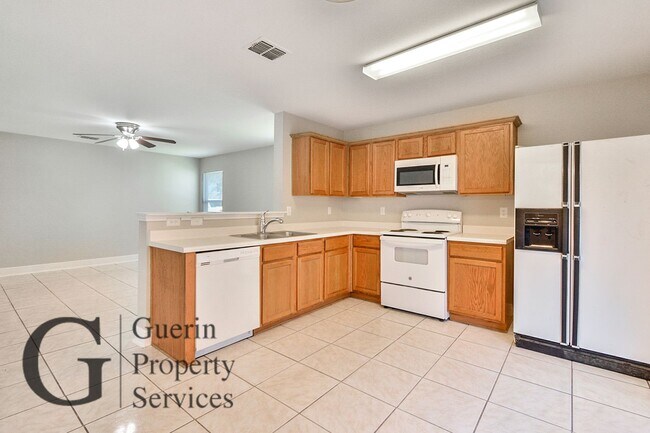 Building Photo - Charming Home on Cul-De-Sac