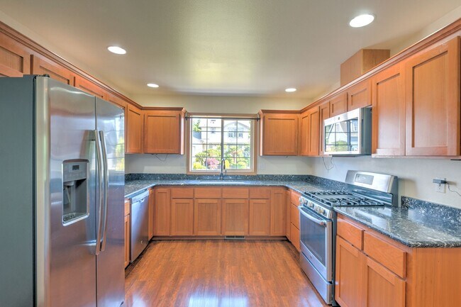 Building Photo - 3 Bedroom 2 Bath Home
